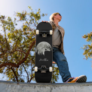 Boxer Stehend auf Mountain Moon Light Halloween Skateboard