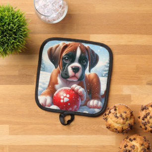 Boxer Welpe im Schnee mit Red Toy Ball Topflappen