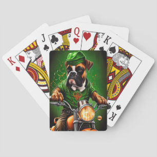 Boxerhund fährt Fahrrad am St. Patrick's Day Spielkarten