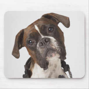 Boxerhund mit Kopfhörern Mousepad