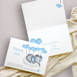 Boy Elephant auf Cloud Blue Balloon Baby Shower Dankeskarte<br><div class="desc">Niedlich Dankeschön mit Babyelefant - perfekte Begleitung für eine Elefantendusche. Die Karte zeigt ein graues Babyelefant mit blauen Ohren in Aquarellfarben, das sich auf einer flauschigen weißen Wolke entspannt und von herzförmigen Ballons in der Liebe umgeben ist. Die Formulierung lautet "Danke", gefolgt von einer Danksagung, die Sie anpassen können, wenn...</div>