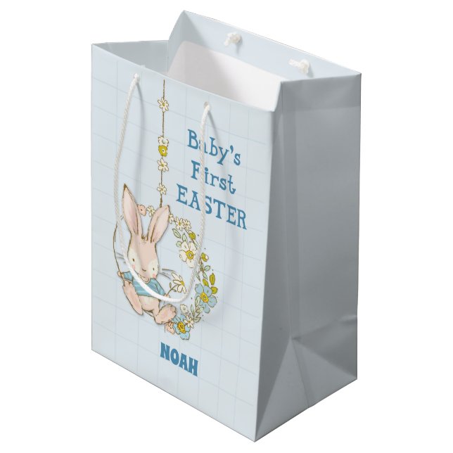 Boy First Oaster Bunny auf Blume Swing Mittlere Geschenktüte (Vorderseite Schrägansicht)