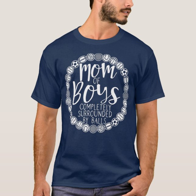 Boy Mom Of Boys Completely Surrounded By Balls T-Shirt (Vorderseite)