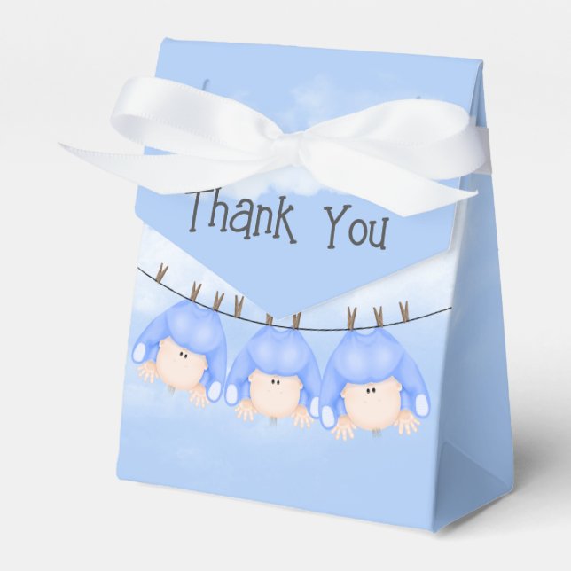 Boy Triplets, die an der Wäscheleine hängen Geschenkschachtel (Vorderseite)