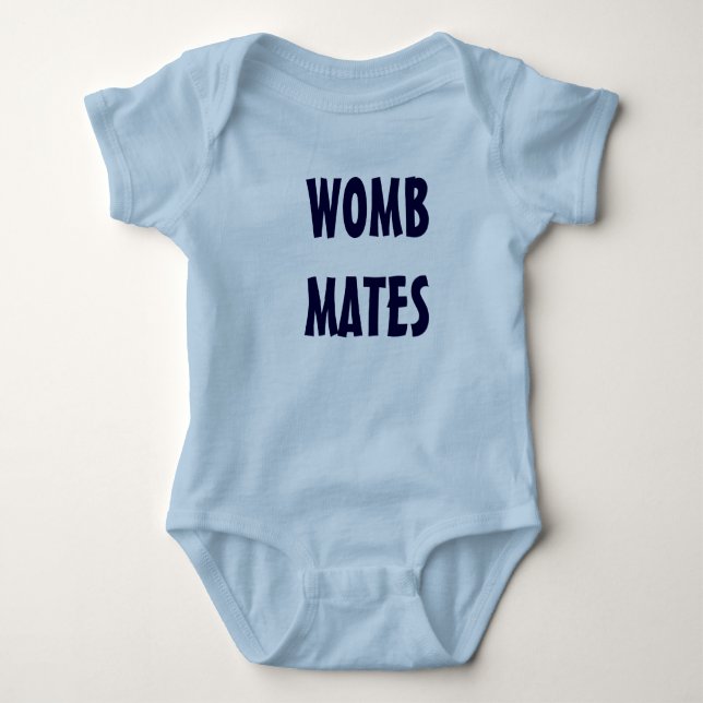 Boy Twins - WOMB MATES Baby Strampler (Vorderseite)