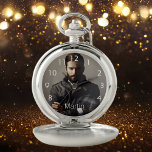 Boyfriend Ehemann Name Foto Taschenuhr<br><div class="desc">Vorlage für Ihr eigenes Foto von einem Freund, Freund, Sohn oder Ehemann. Vorlage für einen Namen oder Text, weiße Buchstaben. Ein großartiges Geburtstagsgeschenk oder Sake für sie. Die Zahl der weißen Uhr ist zwischen 8 und 4.</div>