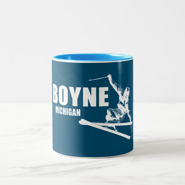 Boyne Mountain Resort Michigan Skier Zweifarbige Tasse (Mittel)