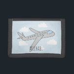 Boy's Blue Airplane Reisedesign mit Namen Trifold Geldbörse<br><div class="desc">Dieses transportierte Thema Flugzeug Geldbörse Design verfügt über ein handgezeichnet Doodle-Flugzeug mit einem Hintergrund von blauem Himmel und Wolken,  und kann mit dem Namen Ihres Jungen personalisiert sein. Ideal für ein Flugzeug und reisebegeistertes Kind! Karo in unserem Shop für andere niedliche Designs.</div>