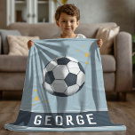 Boys Blue Soccer Ball Sport Kinder Fleecedecke<br><div class="desc">Diese niedliche blaue Kinderdecke ist mit einem Sportdesign,  einem Fußball und Sternen ausgestattet. Die Decke kann mit dem Namen und dem Monogramm Ihrer Jungs personalisiert werden. Das perfekte Geschenk für jeden Sportliebhaber!</div>