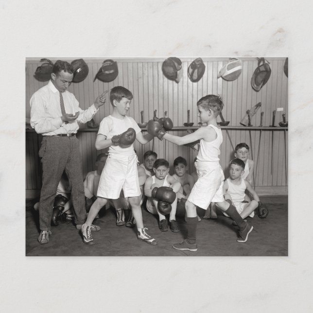 Boys' Boxing Club, 1925 Postkarte (Vorderseite)