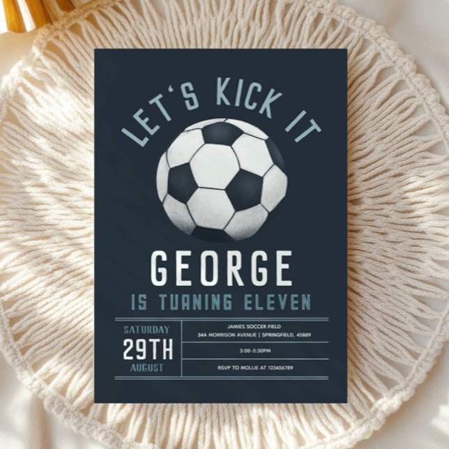 Boys Modern Blue Soccer Kids Birthday Einladung (Von Creator hochgeladen)