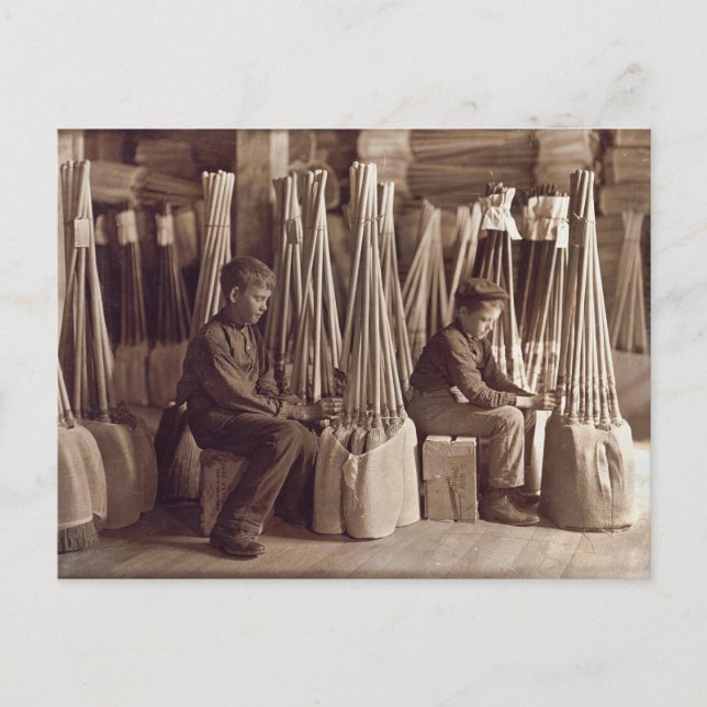 Boys Packing Brooms, 1908 Postkarte (Vorderseite)