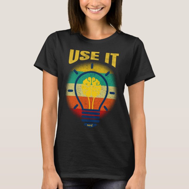 Brain  USE IT   Tech Science Gamer Student Nerd T-Shirt (Vorderseite)