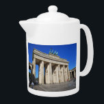 Brandenburger Tor, Berlin, Deutschland<br><div class="desc">Das Brandenburger Tor ist ein ehemaliges Stadttor, das im späten 18. Jahrhundert als neoklassizistischer Triumphbogen wiederaufgebaut wurde und heute eine der bekanntesten Sehenswürdigkeiten Deutschlands ist.</div>