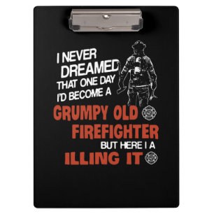 Brandgeschenk Grumpiger alter Feuerwehrmann Klemmbrett