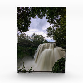 Brandywine Falls am Frühlingmorgen brüllt Fotoblock