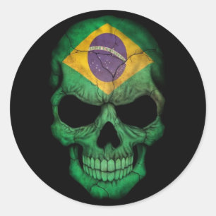 Brasilianischer Flaggenschädel auf schwarz Runder Aufkleber