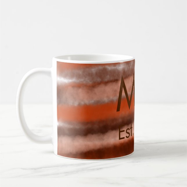 Braun rustikale Boho-Name-Buchstabe-Jahr-Datum-Tex Kaffeetasse (Links)