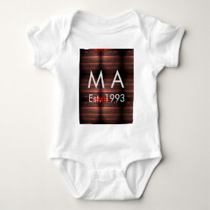 Braun rustikaler Backstein Stein Name Buchstabe Ja Baby Strampler