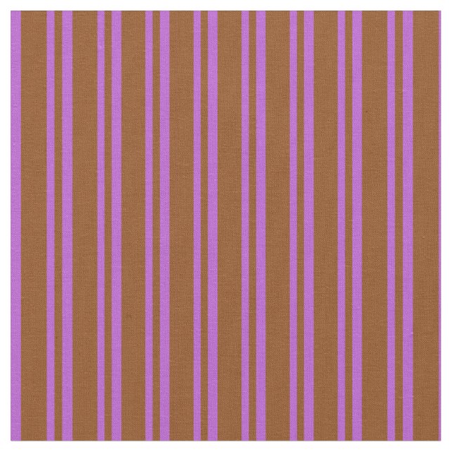Braun- und Orchideenmuster Stoff (Nahaufnahme)