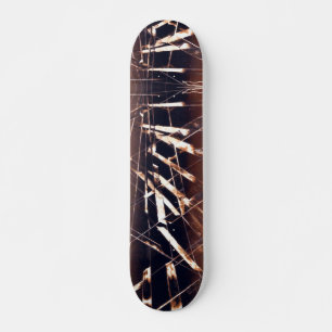 braun und weiß gekratzt skateboard