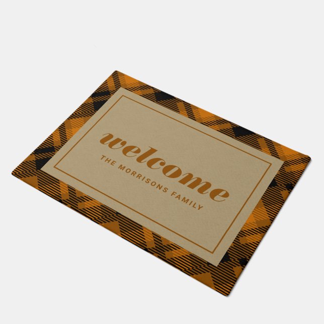 Braun Weihnachten Kariert Personalisierter Empfang Fußmatte (Schrägansicht)