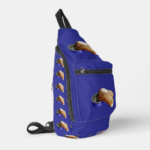 Braun-weißes Meerschweinchen trinkt,  Crossbody Bag