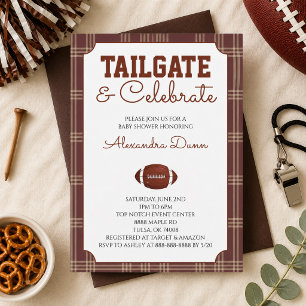 Braune Gingham-Fußball-Tailgate-Baby-Party Einladung