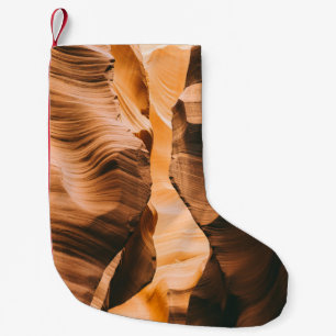 Braune Höhle unter freiem Himmel Kleiner Weihnachtsstrumpf