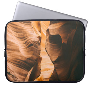 Braune Höhle unter freiem Himmel Laptopschutzhülle