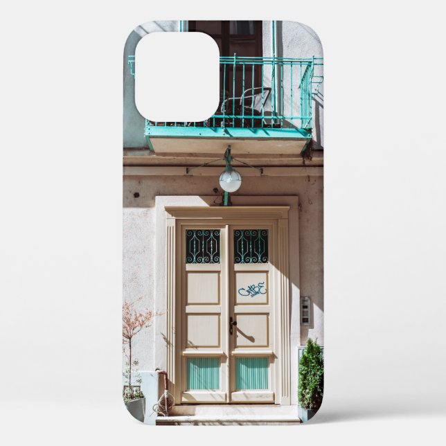 Braune Holztür auf weißem Gebäude Case-Mate iPhone Hülle (Rückseite)