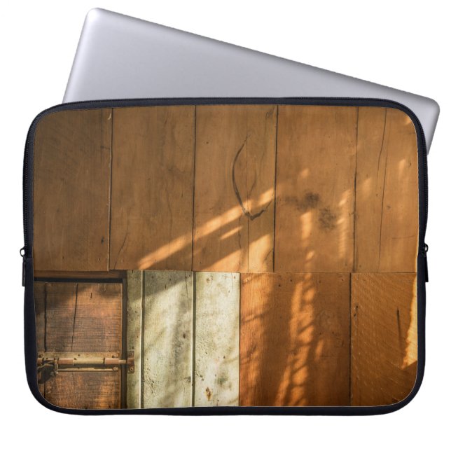 Braune Holzwand Laptopschutzhülle (Vorderseite)