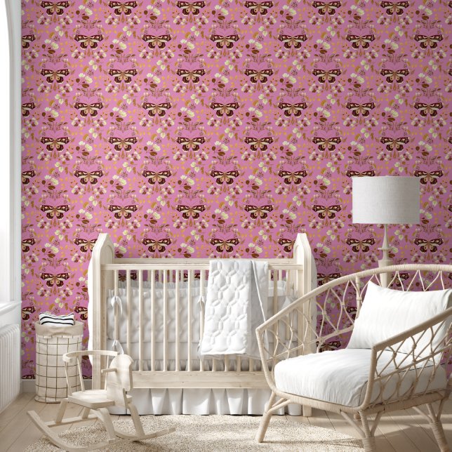 Braune Motte und florale Tapeten in rosa (Kinder)