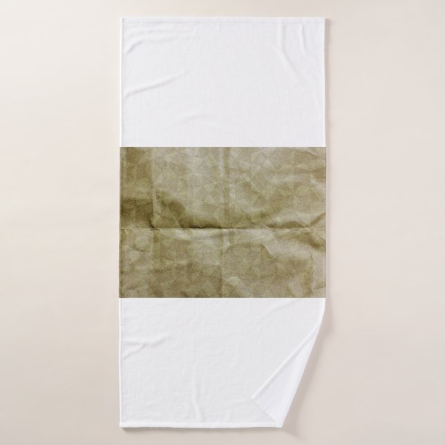 Braune Papierfalte. Mach das Papier kaputt. Hinter Badehandtuch (Badehandtuch)