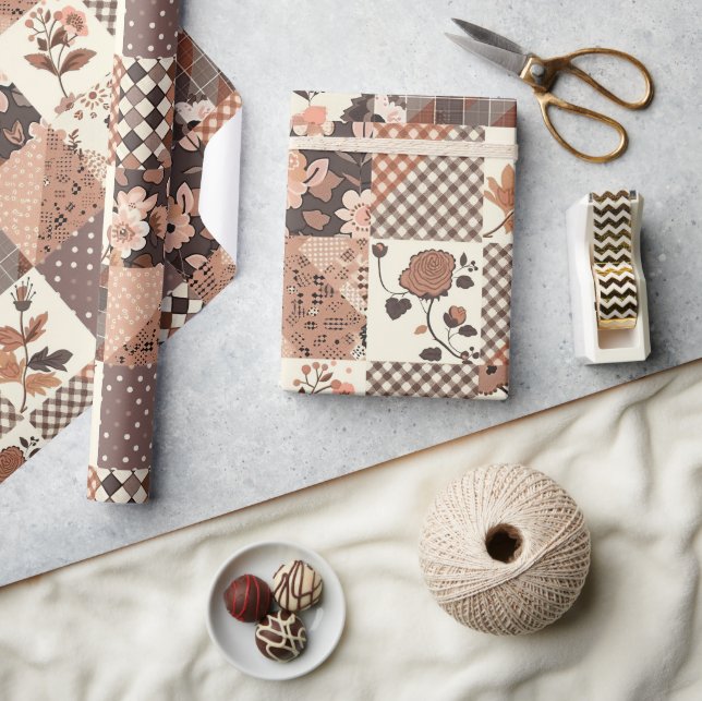 Braune Patchwork-Quiltdecke mit rustikalem Gingham Geschenkpapier (Basteln)
