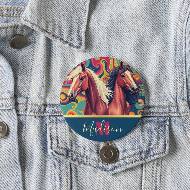 Braune Pferde auf farbigen Musternamen Button (Von Creator hochgeladen)