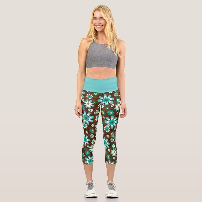Braune und blaue Retro-Mod-Blume Capri Leggings (Vorderseite)