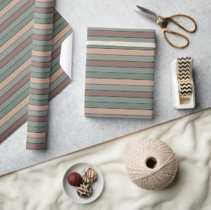 Braune und schwarze Streifen auf Aquarellpapier Geschenkpapier