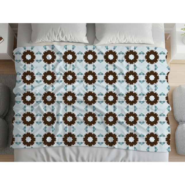 Braune und weiße Blumen geometrisch gemustert  Fleecedecke (Von Creator hochgeladen)
