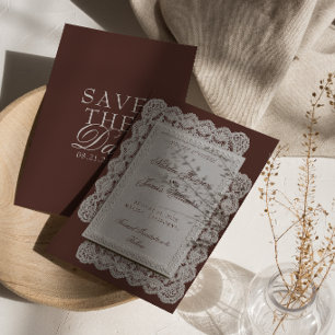 Braune Vintage-Hochzeit mit Spitzen im Old-Money-S Save The Date