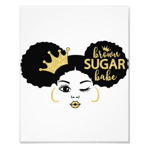 Braune Zucker-Babe in Schwarz und Gold Fotodruck