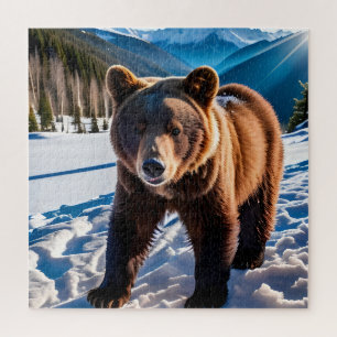 Brauner Bär im Schnee
