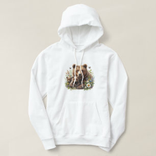 Brauner Bär mit Knochen auf einer blühenden Wiese Hoodie