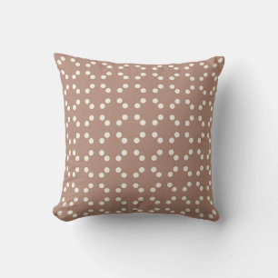 Brauner geometrischer Ausdruck mit weißen Polka-Pu Kissen