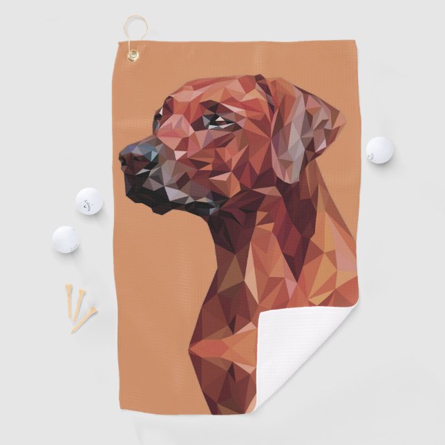 Brauner geometrischer Hund auf braun Golfhandtuch (Insitu)