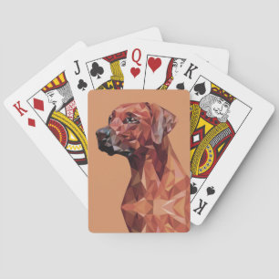 Brauner geometrischer Hund auf braun Spielkarten