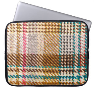 Brauner karierter Stoff, Schottische Wolle. Laptopschutzhülle
