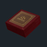 Brauner Leder Gold-Gerechtigkeitsskala Vintager Ra Erinnerungskiste<br><div class="desc">Einfaches,  Vintages Ledertexturbild mit goldfarbenem Logo. Vintager Goldrahmen. Weitere Justiz-Logos sind erhältlich. Ersetzen Sie das aktuelle Logo durch Ihr,  oder behalt es so,  wie es ist.</div>