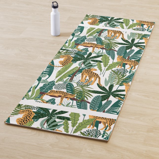 Brauner Leopard im tropischen Urwald Blätter Yoga Yogamatte (Beispiel)