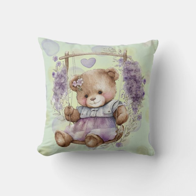 Brauner Teddybär Schwingen Lavendelkleid und Polka Kissen (Vorderseite)